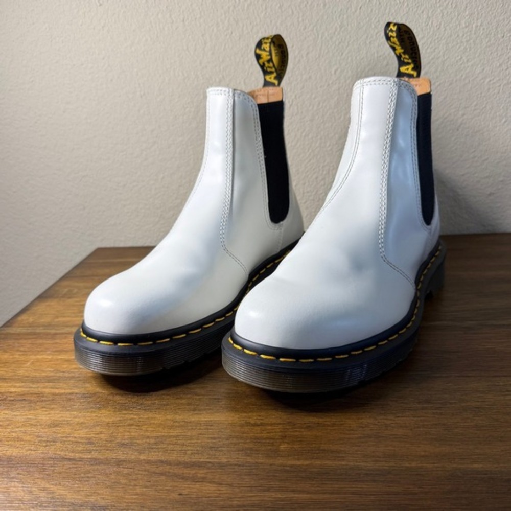 Dr. Martens 2976 YS Chelsea Boots Womens 8 White Excellent Smooth Leather